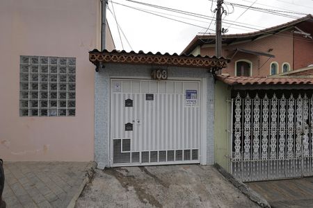 Casa à venda com 65m², 4 quartos e 1 vaga Casa à venda com 65m², 4 quartos e 1 vagaFachada