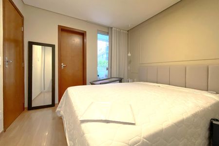 Apartamento à venda com 90m², 3 quartos e 2 vagas Apartamento à venda com 90m², 3 quartos e 2 vagasSuíte