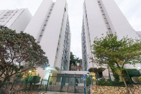 Apartamento para alugar com 78m², 2 quartos e 1 vaga Apartamento para alugar com 78m², 2 quartos e 1 vagaFachada