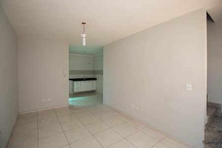 Sala de casa de condomínio para alugar com 2 quartos, 70m² em Horto Florestal, São Paulo