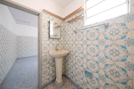 Banheiro Social de casa para alugar com 1 quarto, 50m² em Parque Boturussu, São Paulo