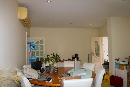 Casa de condomínio à venda com 179m², 3 quartos e 1 vagaSala