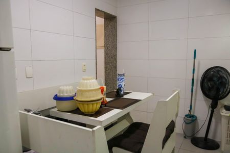 Casa de condomínio à venda com 179m², 3 quartos e 1 vagaÁrea de Serviço