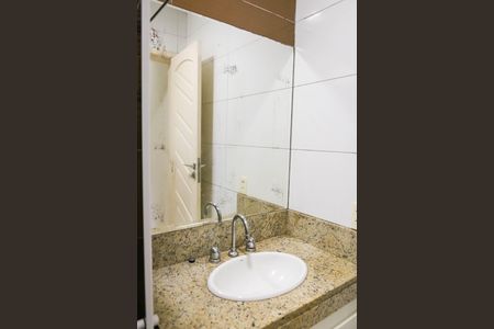 Casa de condomínio à venda com 179m², 3 quartos e 1 vaga Casa de condomínio à venda com 179m², 3 quartos e 1 vagaBanheiro da Suíte