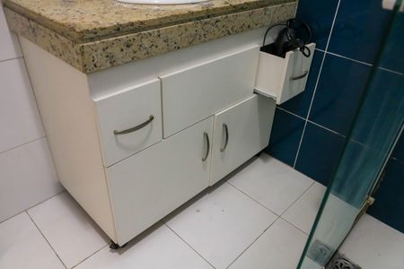 Casa de condomínio à venda com 179m², 3 quartos e 1 vagaBanheiro Social