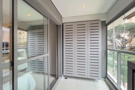 Studio para alugar com 27m², 1 quarto e sem vaga Studio para alugar com 27m², 1 quarto e sem vagaVaranda