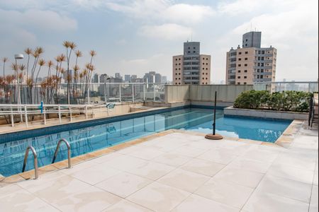 Apartamento à venda com 28m², 1 quarto e sem vaga Apartamento à venda com 28m², 1 quarto e sem vagaÁrea comum - Piscina