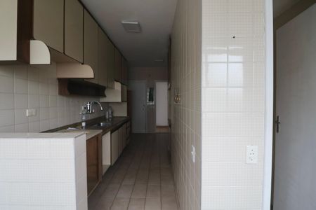 Apartamento para alugar com 125m², 3 quartos e 2 vagas Apartamento para alugar com 125m², 3 quartos e 2 vagasCozinha