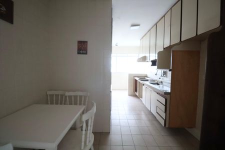 Apartamento para alugar com 125m², 3 quartos e 2 vagas Apartamento para alugar com 125m², 3 quartos e 2 vagasCozinha