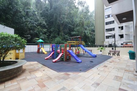 Apartamento para alugar com 125m², 3 quartos e 2 vagas Apartamento para alugar com 125m², 3 quartos e 2 vagasÁrea comum - Playground