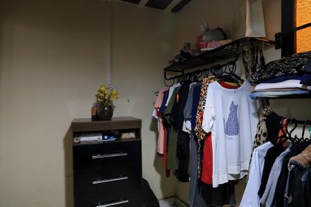 Casa à venda com 597m², 4 quartos e 7 vagas Casa à venda com 597m², 4 quartos e 7 vagasQuarto 1