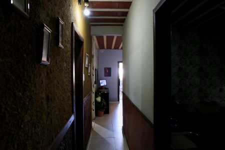 Casa à venda com 597m², 4 quartos e 7 vagas Casa à venda com 597m², 4 quartos e 7 vagasCorredor