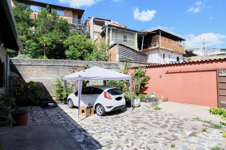 Casa à venda com 597m², 4 quartos e 7 vagas Casa à venda com 597m², 4 quartos e 7 vagasGaragem