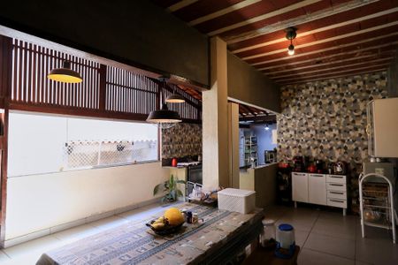 Casa à venda com 597m², 4 quartos e 7 vagas Casa à venda com 597m², 4 quartos e 7 vagasCozinha