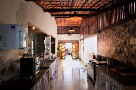 Casa à venda com 597m², 4 quartos e 7 vagas Casa à venda com 597m², 4 quartos e 7 vagasCozinha