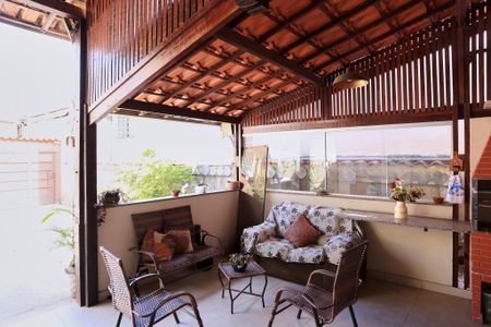 Casa à venda com 597m², 4 quartos e 7 vagas Casa à venda com 597m², 4 quartos e 7 vagasVaranda gourmet