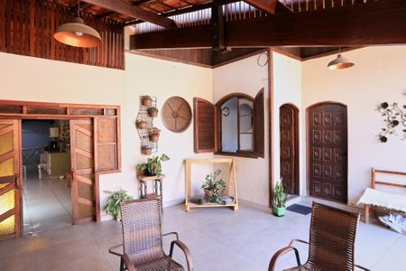 Casa à venda com 597m², 4 quartos e 7 vagas Casa à venda com 597m², 4 quartos e 7 vagasVaranda gourmet