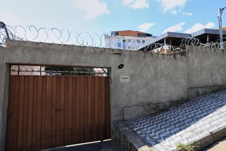 Casa à venda com 597m², 4 quartos e 7 vagas Casa à venda com 597m², 4 quartos e 7 vagasFachada
