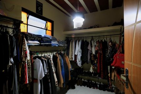 Casa à venda com 597m², 4 quartos e 7 vagas Casa à venda com 597m², 4 quartos e 7 vagasQuarto 1