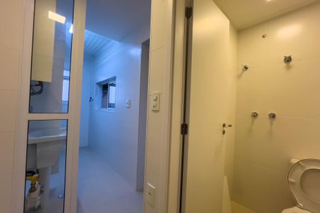 Apartamento à venda com 95m², 2 quartos e 2 vagasBanheiro de Serviço