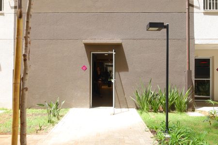 Apartamento para alugar com 37m², 2 quartos e sem vagaÁrea comum - Entrada do prédio