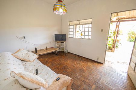 Casa à venda com 223m², 4 quartos e 2 vagasSala