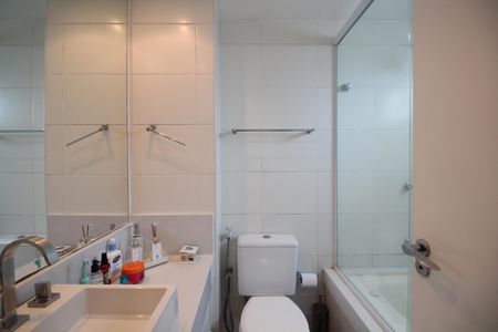 Apartamento à venda com 233m², 4 quartos e 3 vagasBanheiro da Suíte 2