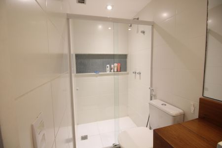 Apartamento à venda com 233m², 4 quartos e 3 vagasBanheiro Social 2