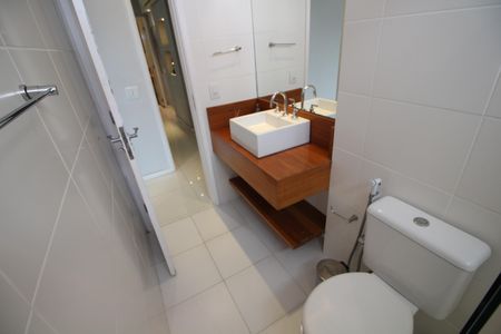 Apartamento à venda com 233m², 4 quartos e 3 vagasBanheiro da Suíte 1