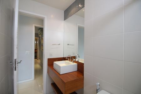 Apartamento à venda com 233m², 4 quartos e 3 vagasBanheiro da Suíte 1