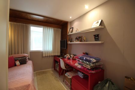 Apartamento à venda com 233m², 4 quartos e 3 vagasQuarto 2