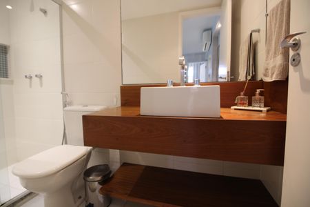 Apartamento à venda com 233m², 4 quartos e 3 vagasBanheiro Social 2