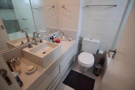 Apartamento à venda com 233m², 4 quartos e 3 vagasBanheiro da Suíte 2