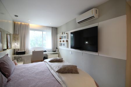 Apartamento à venda com 233m², 4 quartos e 3 vagasSuíte 2