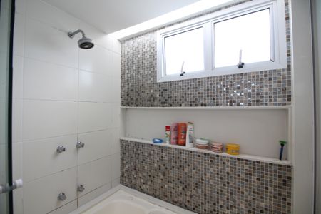 Apartamento à venda com 233m², 4 quartos e 3 vagasBanheiro da Suíte 2