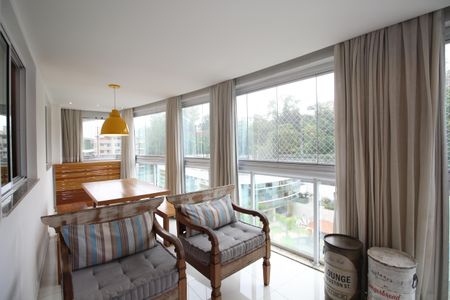 Apartamento à venda com 233m², 4 quartos e 3 vagasVaranda