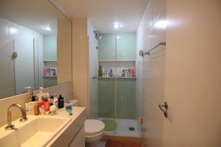 Apartamento à venda com 233m², 4 quartos e 3 vagasBanheiro Social 1