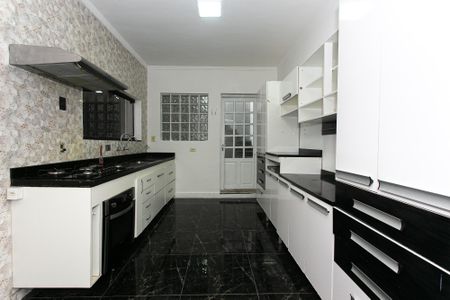 Casa para alugar com 200m², 4 quartos e 5 vagas Casa para alugar com 200m², 4 quartos e 5 vagasCozinha