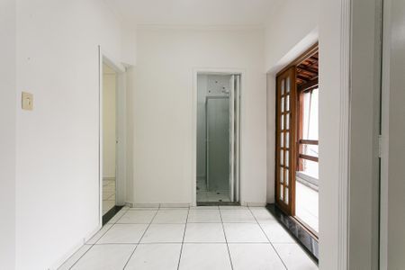 Casa para alugar com 200m², 4 quartos e 5 vagas Casa para alugar com 200m², 4 quartos e 5 vagasCorredor