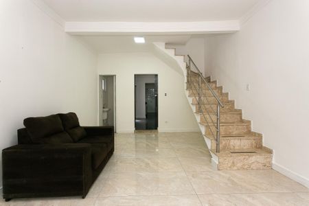 Casa para alugar com 200m², 4 quartos e 5 vagas Casa para alugar com 200m², 4 quartos e 5 vagasSala