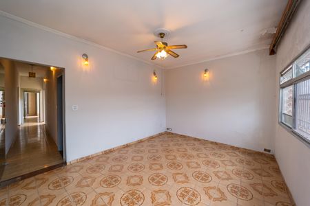 Casa à venda com 250m², 3 quartos e 2 vagasSala