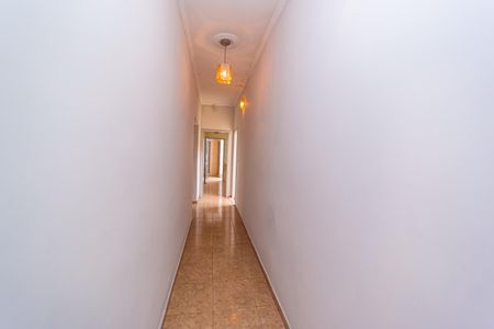 Casa à venda com 250m², 3 quartos e 2 vagasCorredor