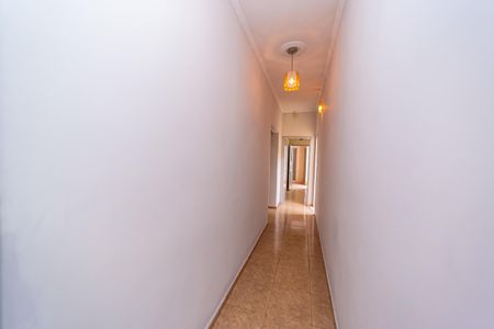 Casa à venda com 250m², 3 quartos e 2 vagasCorredor