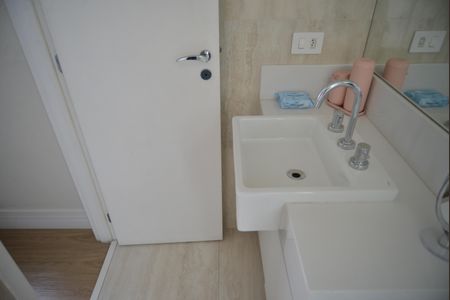 Apartamento à venda com 83m², 2 quartos e 2 vagasBanheiro da Suíte 1