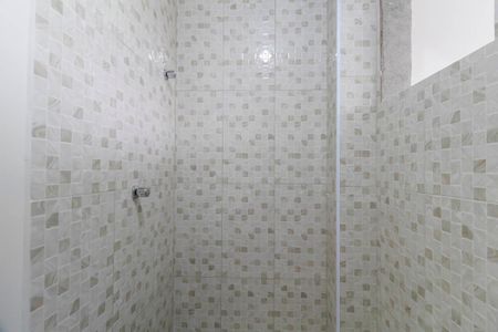 Banheiro de kitnet/studio para alugar com 1 quarto, 28m² em Conjunto Habitacional Teotonio Vilela, São Paulo