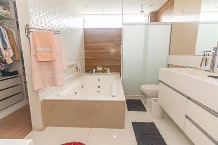 Casa para alugar com 600m², 4 quartos e 1 vagaBanheiro da Suíte