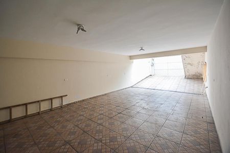 Casa à venda com 206m², 3 quartos e 6 vagas Casa à venda com 206m², 3 quartos e 6 vagasGaragem