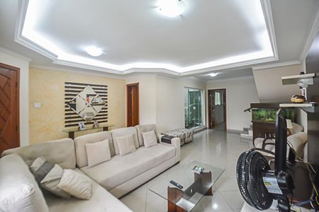 Casa à venda com 206m², 3 quartos e 6 vagasSala