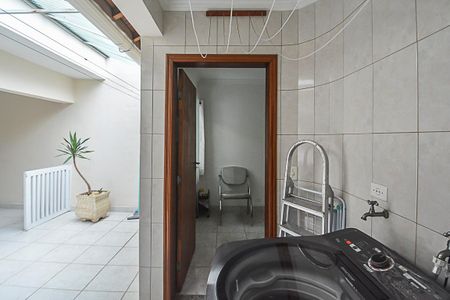 Casa à venda com 206m², 3 quartos e 6 vagas Casa à venda com 206m², 3 quartos e 6 vagasÁrea de Serviço