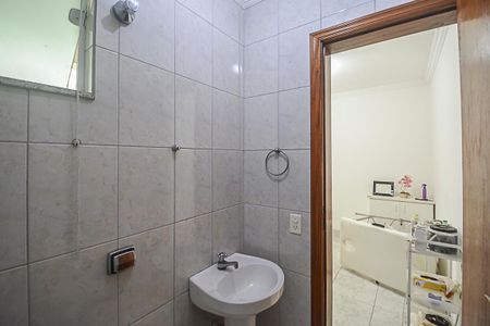 Casa à venda com 206m², 3 quartos e 6 vagasBanheiro de serviço